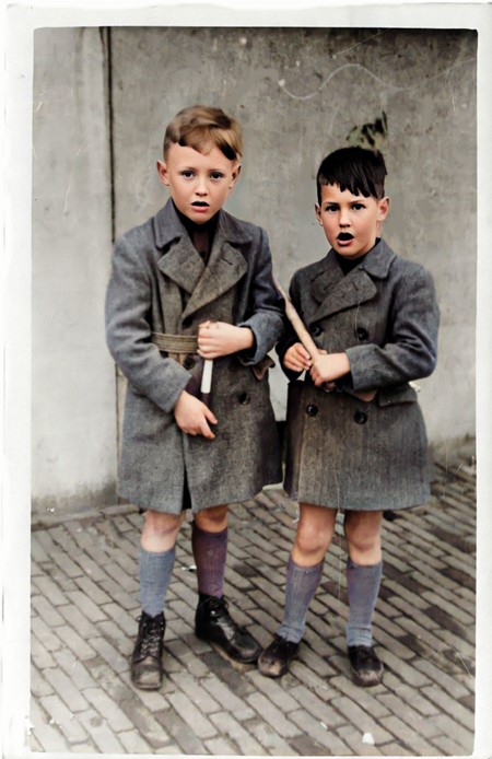 Afbeelding met persoon, grond, buiten
Automatisch gegenereerde beschrijving