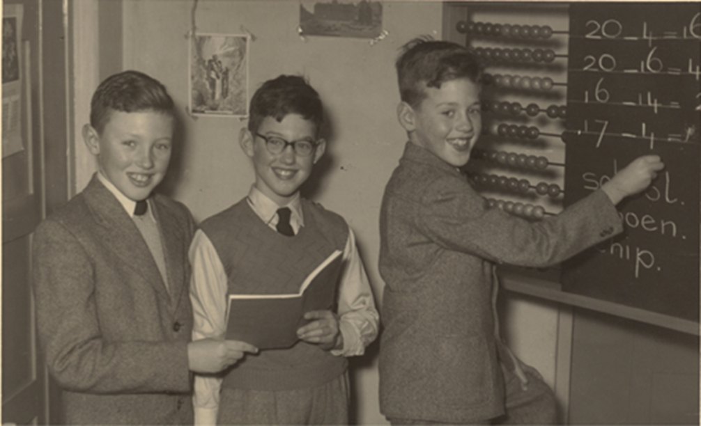 Afbeelding met kleding, persoon, Menselijk gezicht, glimlach
Automatisch gegenereerde beschrijving