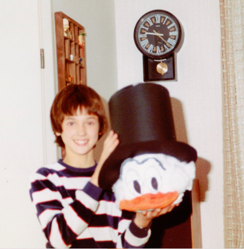 Afbeelding met klok, persoon, muur, Menselijk gezicht
Automatisch gegenereerde beschrijving