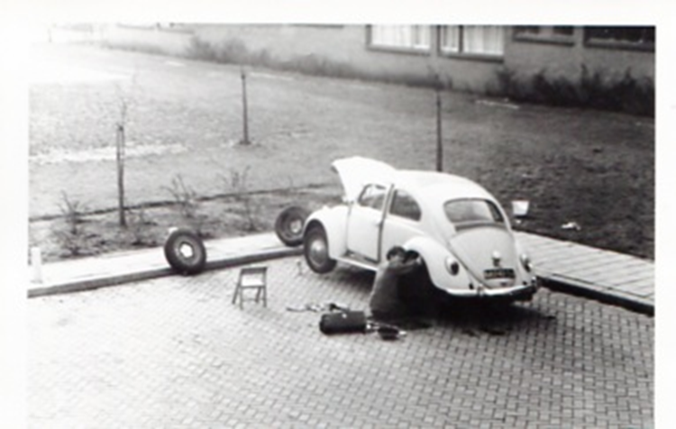 Afbeelding met voertuig, buitenshuis, wiel, grond
Automatisch gegenereerde beschrijving