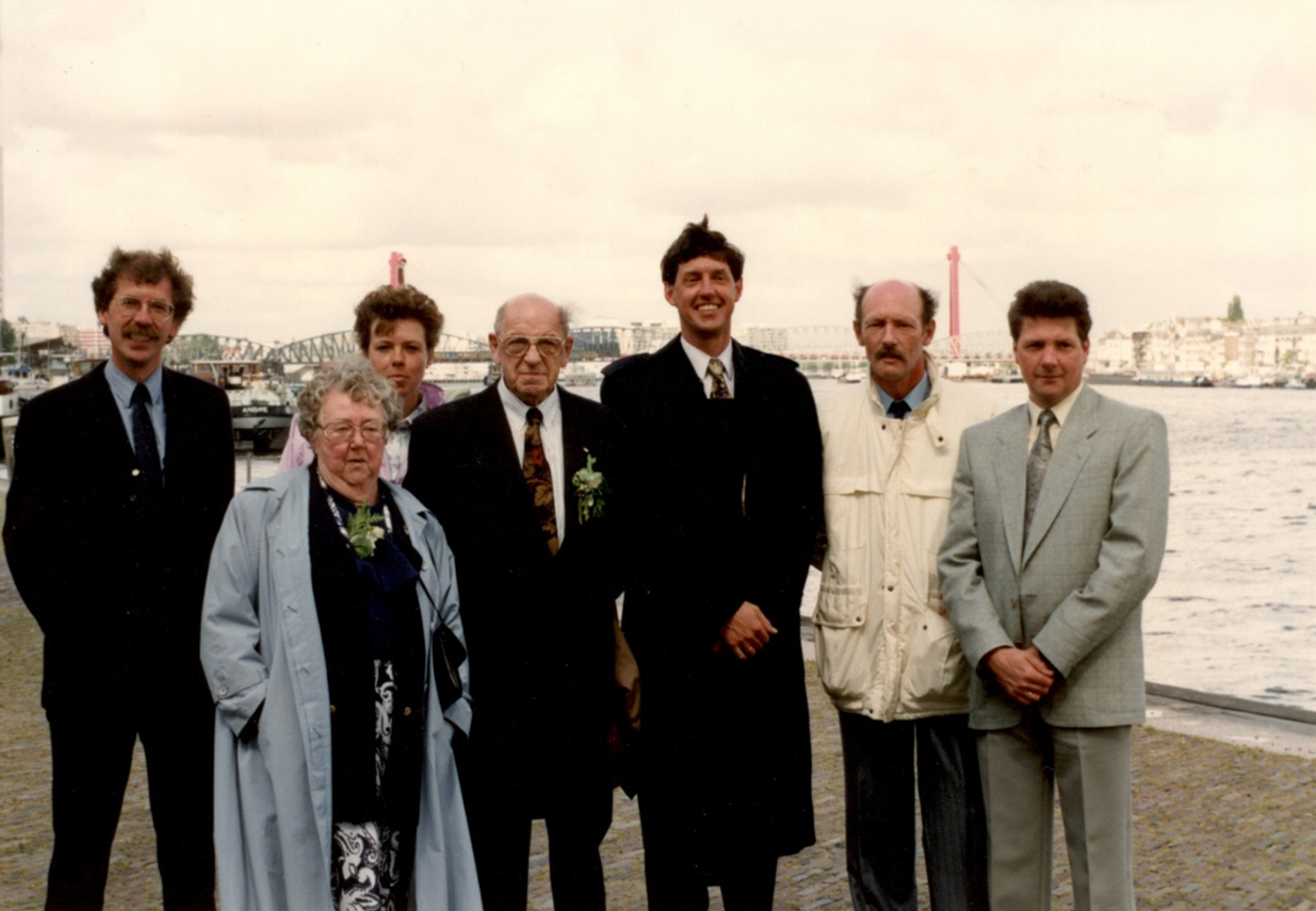 Afbeelding met hemel, persoon, buitenshuis, kleding
Automatisch gegenereerde beschrijving