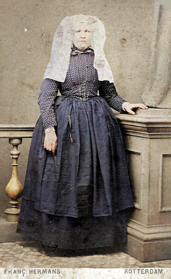 Afbeelding met kleding, persoon, Hoepelrok, jurk
Automatisch gegenereerde beschrijving