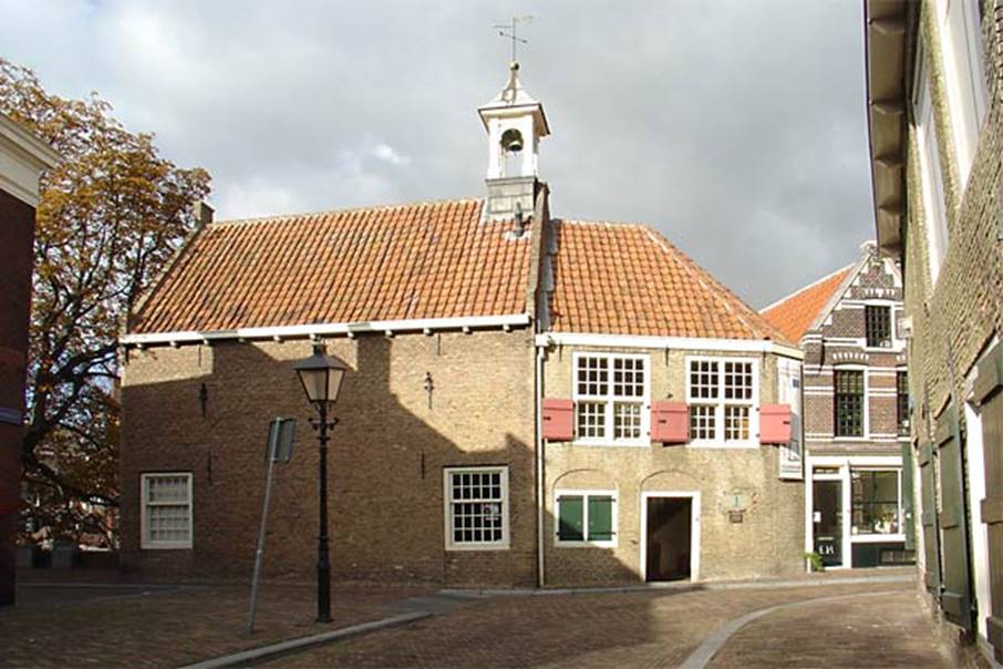 https://jgsmits.home.xs4all.nl/delfshaven/images_heden/zakkendragershuisje2004.jpg